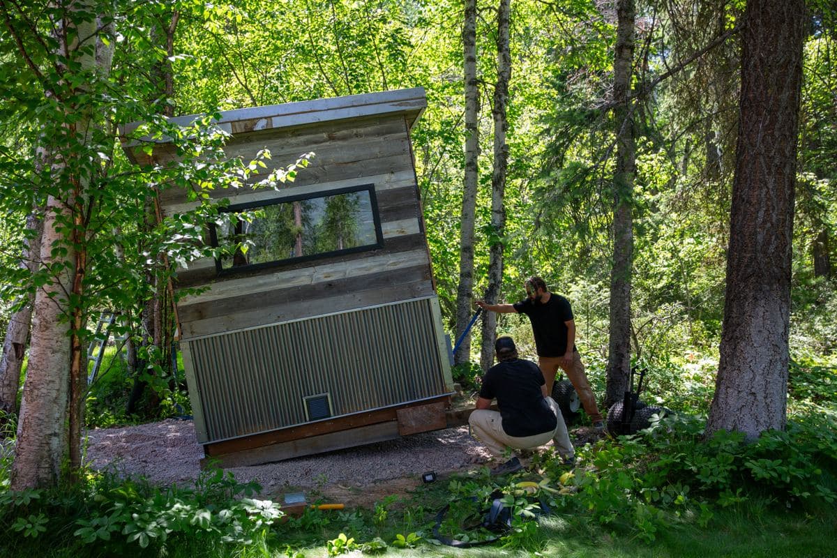 Setting a sauna onto a level gravel pad