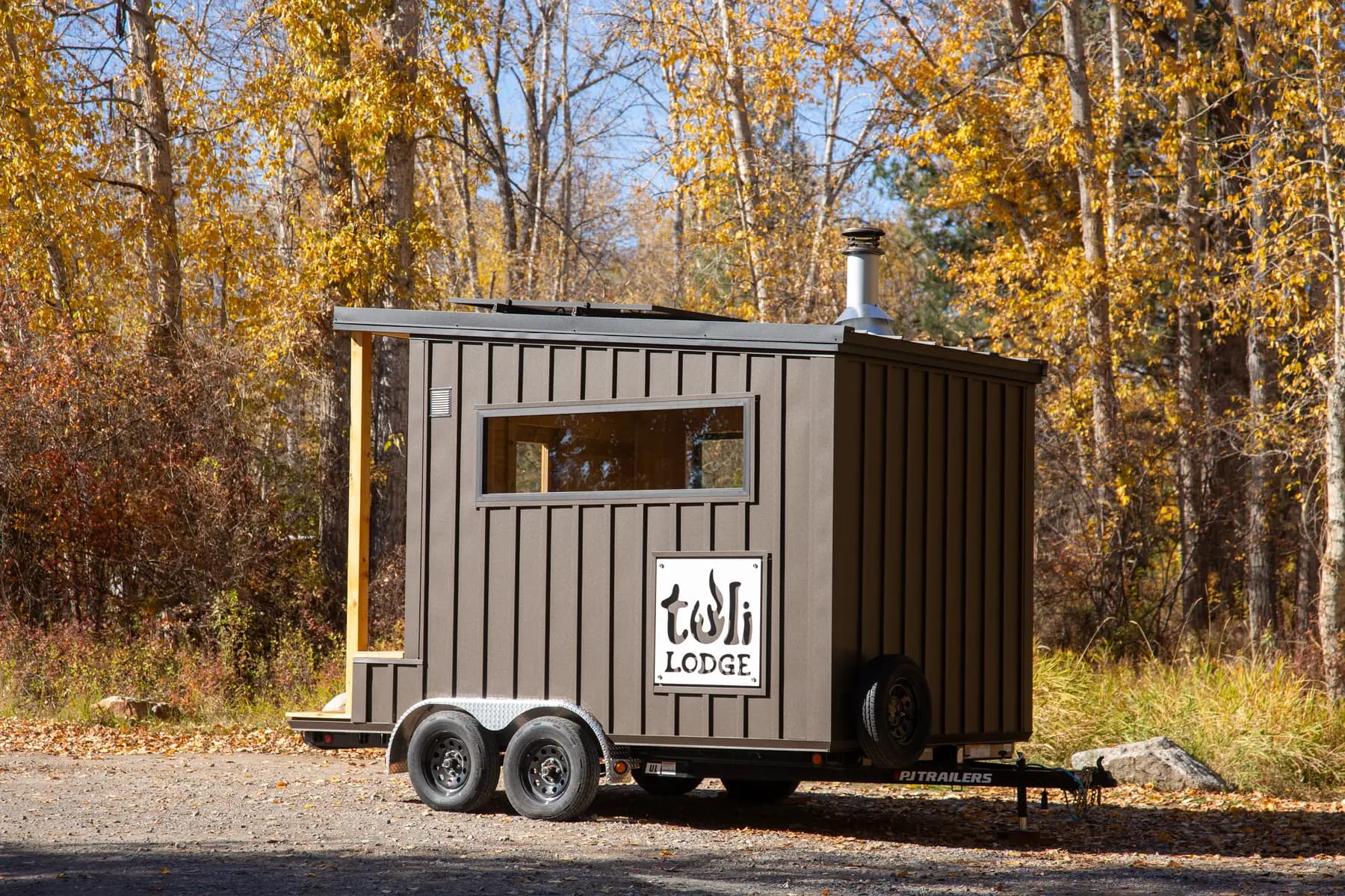 Mobile 10 on its dual-axle trailer, side view with a long window