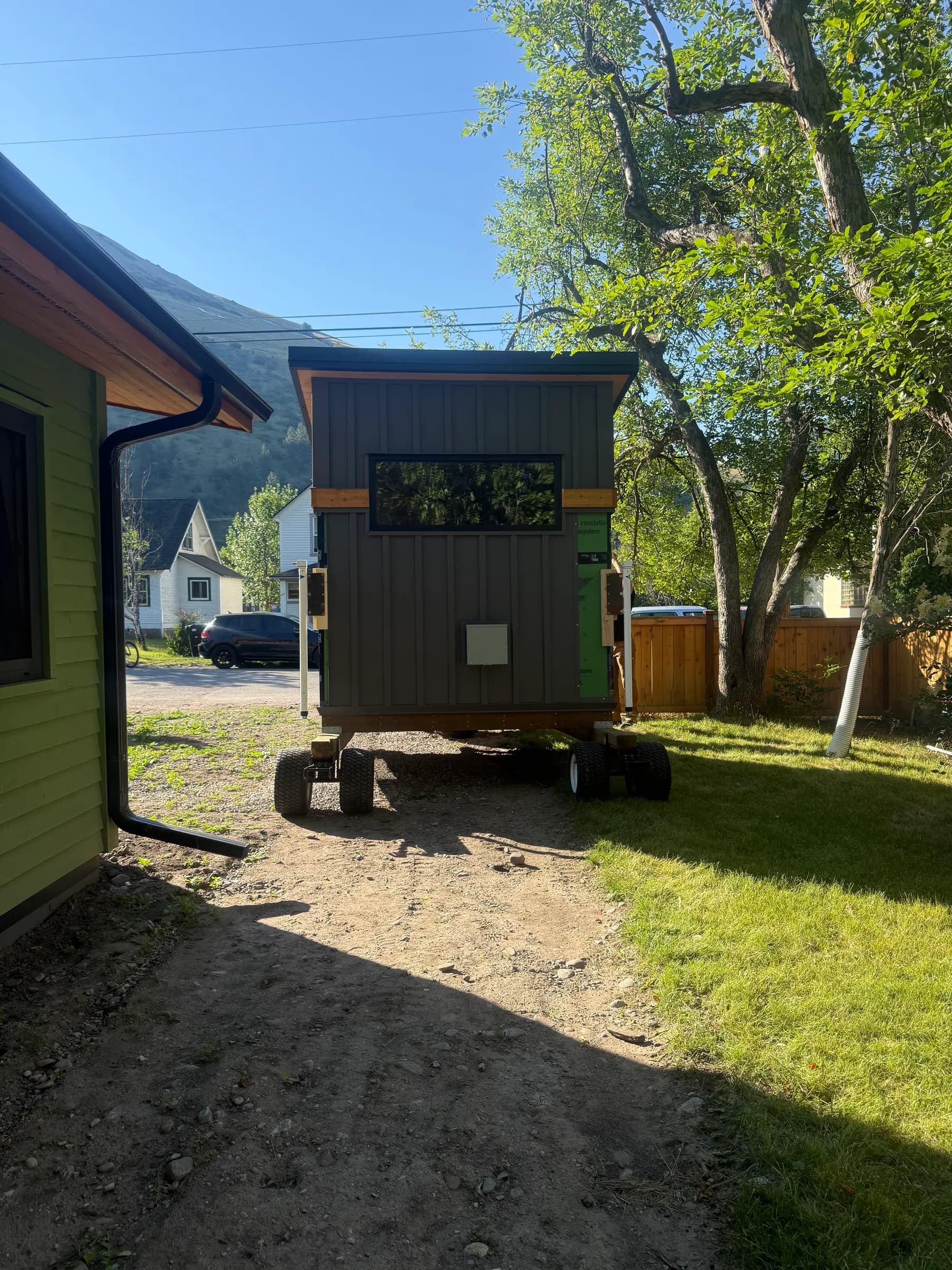Sauna on the shed mule beside a house